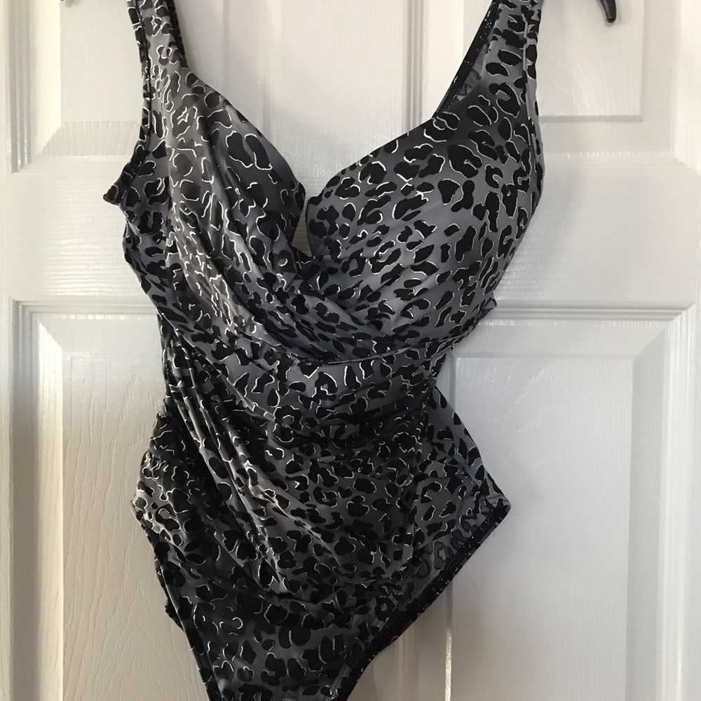 Miraclesuit one piece swimsuit